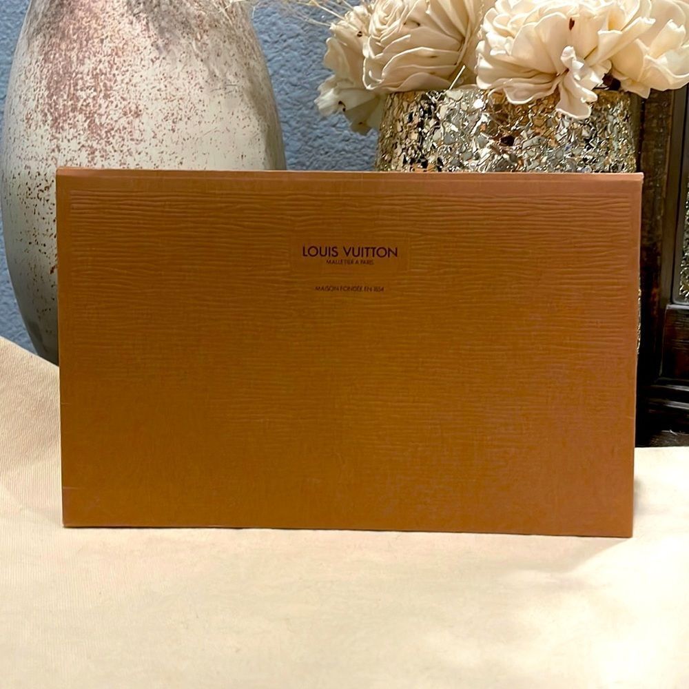 Louis Vuitton paper envelope, in EUC. Used for paperwork storage or more